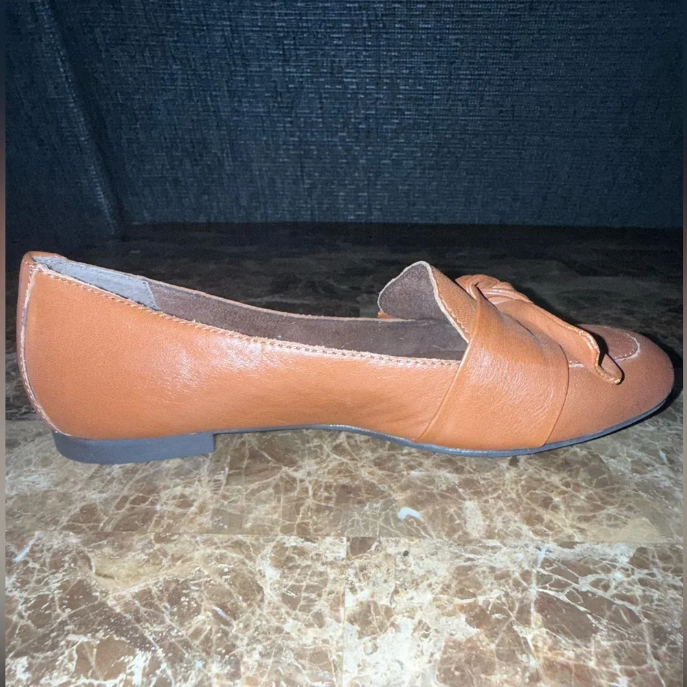 Born. Carrine Bow Detail Leather Slip On Loafers. Tan. Size 7.